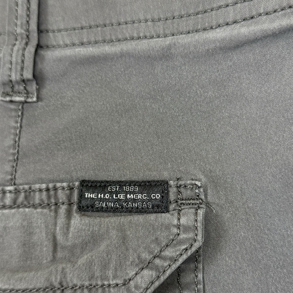Lee Extreme Motion Cargo Shorts Gray Size 38 Casual Comfort - Picture 9 of 9